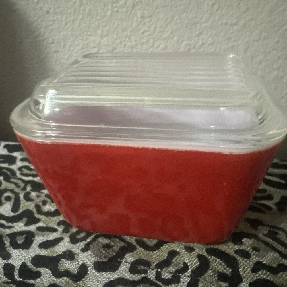Vintage PYREX Made in USA 501-B Refrigerator Dish with Clear Lid